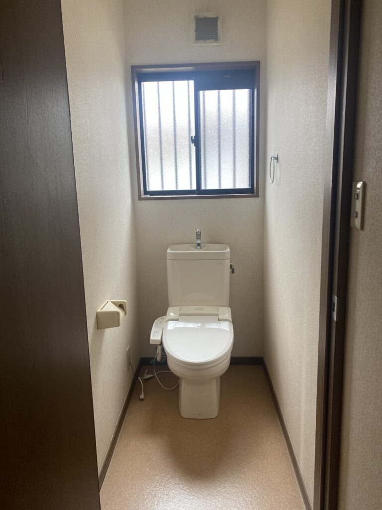 みどり市のトイレ、クロス・CF張替え前
